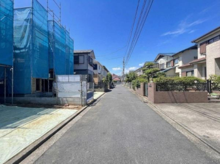 �_�ސ쌧���l�s�����\����ʂ̐V�z��ˌ��Ă̑O�ʓ��H�܂ތ��n�ʐ^