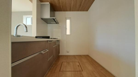 �_�ސ쌧���l�s�`�����쒆��2���ڂ̐V�z��ˌ��ẴL�b�`��