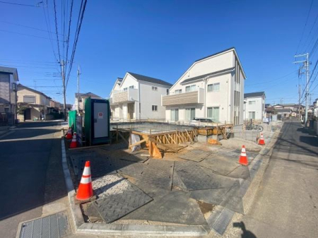 �_�ސ쌧���l�s���J�拴��3���ڂ̐V�z��ˌ��Ă̑O�ʓ��H�܂ތ��n�ʐ^