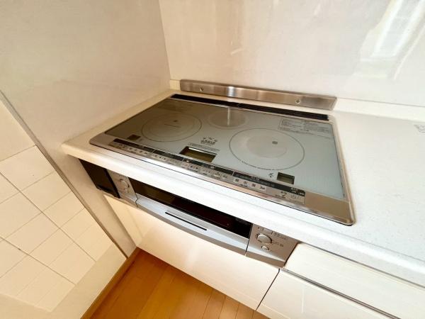 �_�ސ쌧���l�s���J�扺���J1���ڂ̒��È�ˌ��ẴL�b�`��