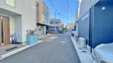 �_�ސ쌧���l�s��q�撆�l���̐V�z��ˌ��Ă̑O�ʓ��H�܂ތ��n�ʐ^