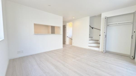 �_�ސ쌧���l�s��q�撆�l���̐V�z��ˌ��Ẵ��r���O