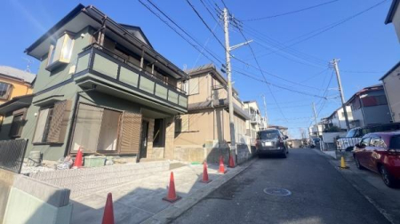 �_�ސ쌧���l�s���J�戢�v�a��3���ڂ̒��È�ˌ��Ă̑O�ʓ��H�܂ތ��n�ʐ^