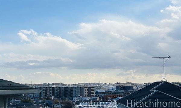 �_�ސ쌧���l�s�΋�u���̐V�z��ˌ��Ă̏Z�˂���̒��]�ʐ^