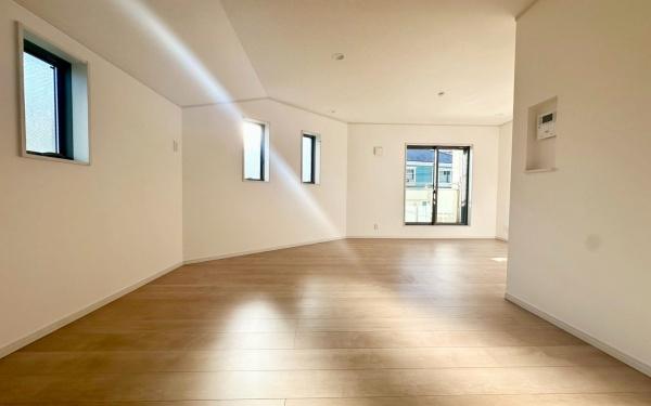 �_�ސ쌧���l�s�`���`��1���ڂ̐V�z��ˌ��Ẵ��r���O