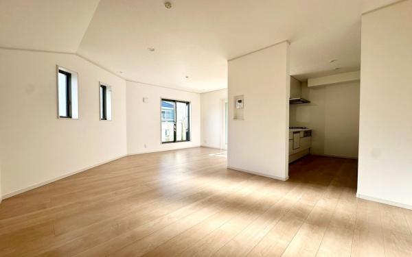 �_�ސ쌧���l�s�`���`��1���ڂ̐V�z��ˌ��Ẵ��r���O