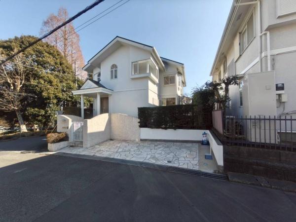 �_�ސ쌧���s�{�O��n��3���ڂ̒��È�ˌ��Ă̑O�ʓ��H�܂ތ��n�ʐ^