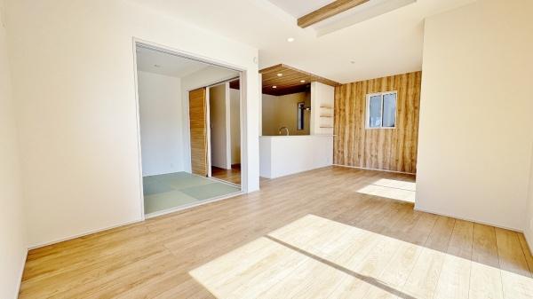 �_�ސ쌧����s�H��5���ڂ̐V�z��ˌ��Ẵ��r���O