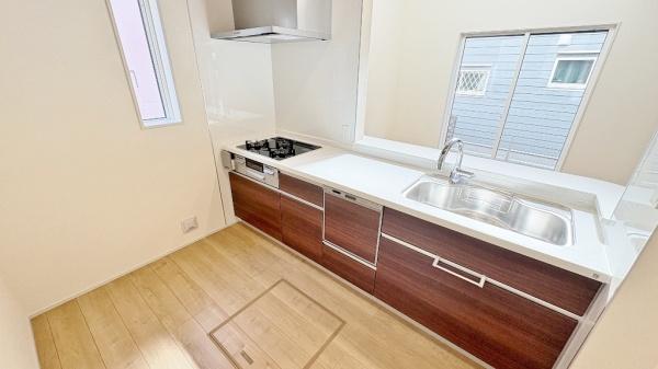 �_�ސ쌧����s�H��5���ڂ̐V�z��ˌ��ẴL�b�`��