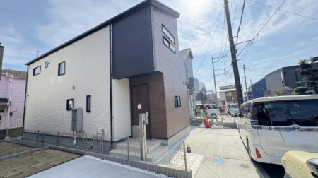 �_�ސ쌧����s�H��5���ڂ̐V�z��ˌ��Ă̑O�ʓ��H�܂ތ��n�ʐ^