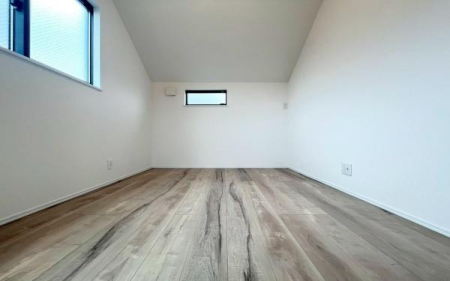 �_�ސ쌧���l�s�ߌ��扺��J��4���ڂ̐V�z��ˌ��Ă̎q������