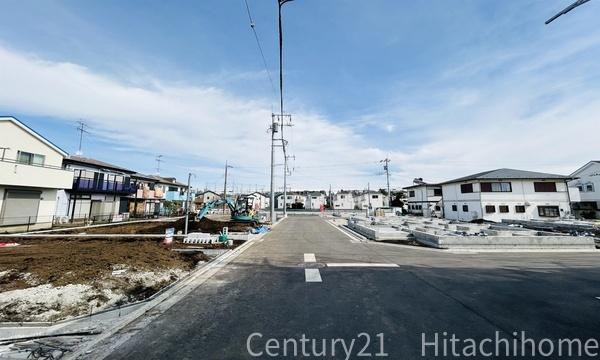 �_�ސ쌧���͌��s�����散��Ӗ{��1���ڂ̐V�z��ˌ��Ă̑O�ʓ��H�܂ތ��n�ʐ^