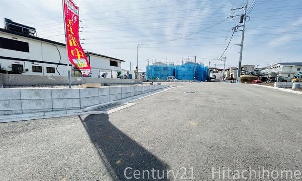 �_�ސ쌧���͌��s�����散��Ӗ{��1���ڂ̐V�z��ˌ��Ă̑O�ʓ��H�܂ތ��n�ʐ^