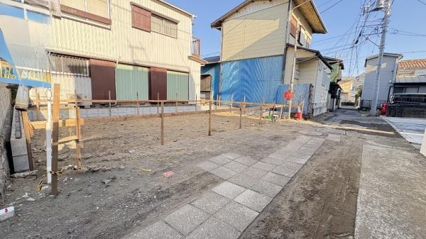 �_�ސ쌧���q�s���z3���ڂ̐V�z��ˌ��Ă̑O�ʓ��H�܂ތ��n�ʐ^