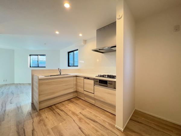 �_�ސ쌧���s���Ë扺�쉄2���ڂ̐V�z��ˌ��ẴL�b�`��