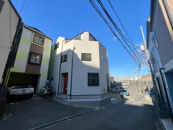 �_�ސ쌧���s���Ë扺�쉄2���ڂ̐V�z��ˌ��Ă̑O�ʓ��H�܂ތ��n�ʐ^