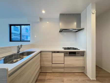 �_�ސ쌧���s���Ë扺�쉄2���ڂ̐V�z��ˌ��ẴL�b�`��