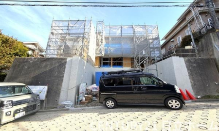 �_�ސ쌧���l�s�˒ˋ攐�����̐V�z��ˌ��Ă̑O�ʓ��H�܂ތ��n�ʐ^