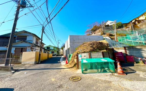 �_�ސ쌧���l�s����{�q��1���ڂ̓y�n�̑O�ʓ��H�܂ތ��n�ʐ^