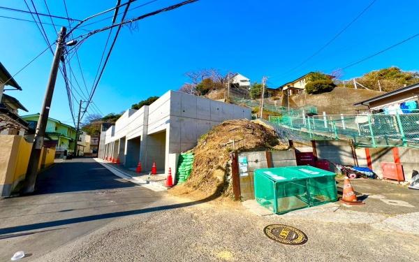 �_�ސ쌧���l�s����{�q��1���ڂ̓y�n�̑O�ʓ��H�܂ތ��n�ʐ^