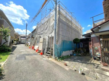 �_�ސ쌧���s�{�O�敽6���ڂ̐V�z��ˌ��Ă̑O�ʓ��H�܂ތ��n�ʐ^