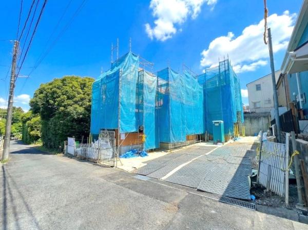 �_�ސ쌧���s�{�O�擌�L�n5���ڂ̐V�z��ˌ��Ă̑O�ʓ��H�܂ތ��n�ʐ^