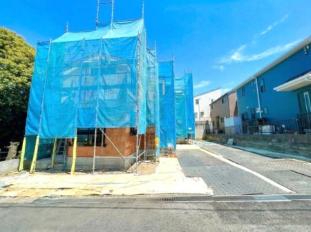 �_�ސ쌧���s�{�O�擌�L�n5���ڂ̐V�z��ˌ��Ă̑O�ʓ��H�܂ތ��n�ʐ^