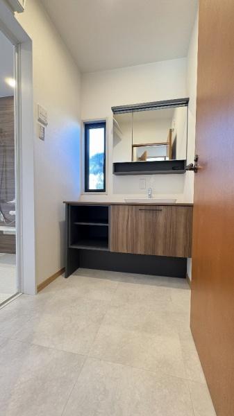 �_�ސ쌧���l�s�h��쎵��1���ڂ̒��È�ˌ��Ă̐��ʑ�E���ʏ�