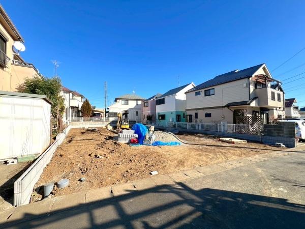 �_�ސ쌧���s�{�O����{��1���ڂ̐V�z��ˌ��Ă̑O�ʓ��H�܂ތ��n�ʐ^