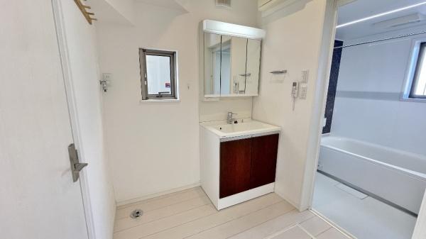 �_�ސ쌧���l�s�h�揬���P�J3���ڂ̒��È�ˌ��Ă̐��ʑ�E���ʏ�