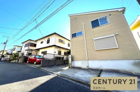 �_�ސ쌧���l�s��q�搙�c8���ڂ̒��È�ˌ��Ă̑O�ʓ��H�܂ތ��n�ʐ^