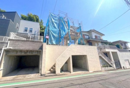 �_�ސ쌧���l�s�`�k�捂�c��3���ڂ̐V�z��ˌ��Ă̑O�ʓ��H�܂ތ��n�ʐ^