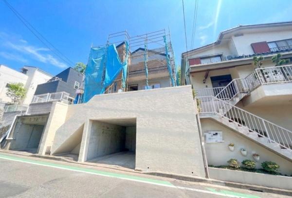 �_�ސ쌧���l�s�`�k�捂�c��3���ڂ̐V�z��ˌ��Ă̑O�ʓ��H�܂ތ��n�ʐ^