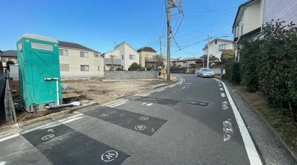 �_�ސ쌧���l�s��撆�c��2���ڂ̐V�z��ˌ��Ă̑O�ʓ��H�܂ތ��n�ʐ^