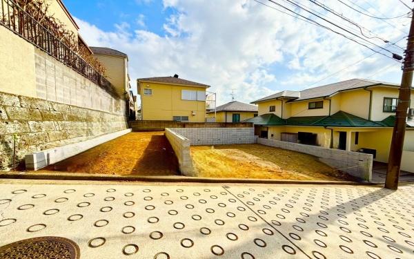 �_�ސ쌧���l�s�_�ސ�搼����1���ڂ̐V�z��ˌ��Ă̑O�ʓ��H�܂ތ��n�ʐ^