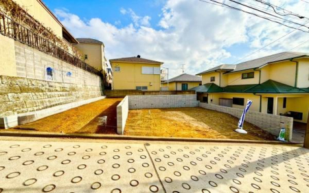 �_�ސ쌧���l�s�_�ސ�搼����1���ڂ̐V�z��ˌ��Ă̑O�ʓ��H�܂ތ��n�ʐ^