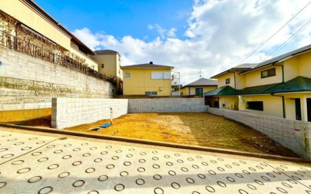 �_�ސ쌧���l�s�_�ސ�搼����1���ڂ̐V�z��ˌ��Ă̑O�ʓ��H�܂ތ��n�ʐ^