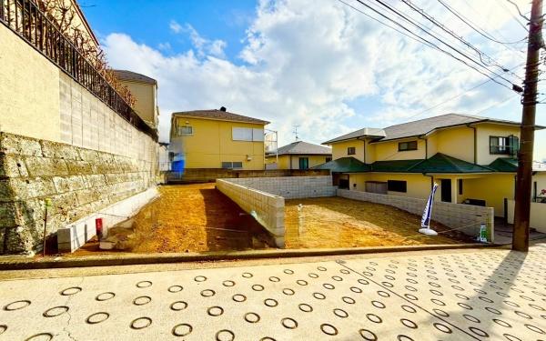 �_�ސ쌧���l�s�_�ސ�搼����1���ڂ̐V�z��ˌ��Ă̑O�ʓ��H�܂ތ��n�ʐ^