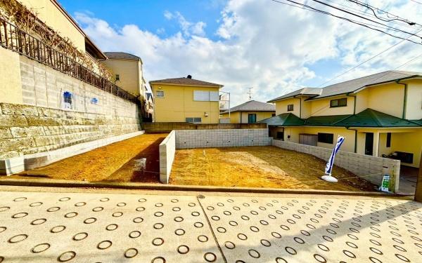 �_�ސ쌧���l�s�_�ސ�搼����1���ڂ̐V�z��ˌ��Ă̑O�ʓ��H�܂ތ��n�ʐ^