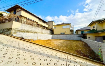 �_�ސ쌧���l�s�_�ސ�搼����1���ڂ̐V�z��ˌ��Ă̑O�ʓ��H�܂ތ��n�ʐ^