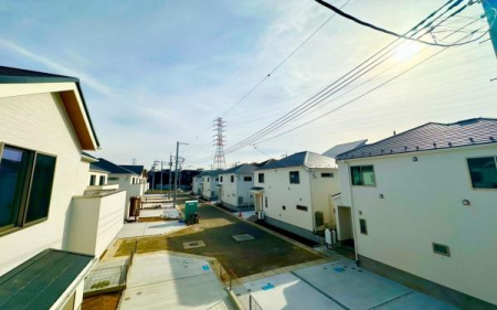 �_�ސ쌧���s�{�O�擌�L�n4���ڂ̐V�z��ˌ��Ă̏Z�˂���̒��]�ʐ^