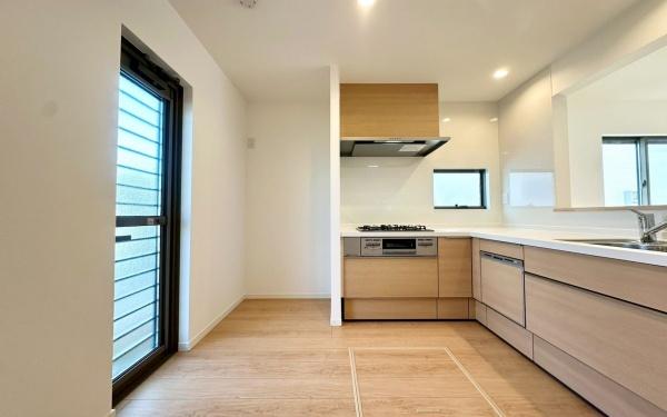 �_�ސ쌧���s�{�O�擌�L�n4���ڂ̐V�z��ˌ��ẴL�b�`��