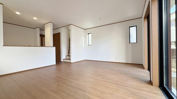 �_�ސ쌧���s�{�O�����1���ڂ̐V�z��ˌ��Ẵ��r���O