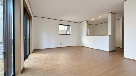 �_�ސ쌧���s�{�O�����1���ڂ̐V�z��ˌ��Ẵ��r���O