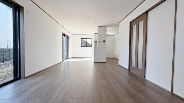 �_�ސ쌧���s�{�O�����1���ڂ̐V�z��ˌ��Ẵ��r���O