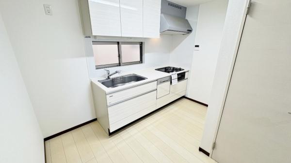 �_�ސ쌧���l�s��q��ꓪ2���ڂ̒��È�ˌ��ẴL�b�`��