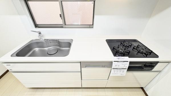 �_�ސ쌧���l�s��q��ꓪ2���ڂ̒��È�ˌ��ẴL�b�`��