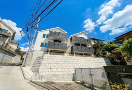 �_�ސ쌧���l�s�`�k���]����̐V�z��ˌ��Ă̑O�ʓ��H�܂ތ��n�ʐ^