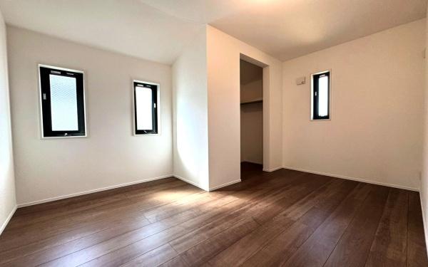 �_�ސ쌧���l�s��q�搙�c6���ڂ̐V�z��ˌ��Ă̎q������