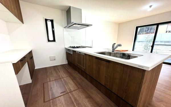 �_�ސ쌧���l�s��q�搙�c6���ڂ̐V�z��ˌ��ẴL�b�`��